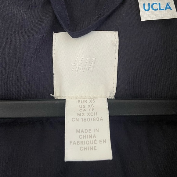 Navy puffer vest - Picture 5 of 6